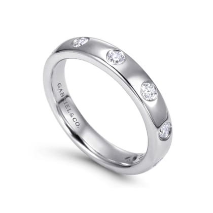 Vitoria - 14K White Gold Burnished Set 7 Stone Diamond Anniversary Band