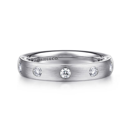 Vitoria - 14K White Gold Flush Set 7 Stone Diamond Anniversary Band
