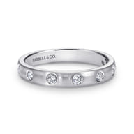 Vitoria - 14K White Gold Flush Set Round 7 Stone Diamond Anniversary Band