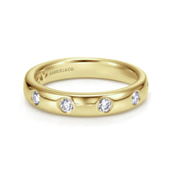 Vitoria - 14K Yellow Gold Burnished Set 7 Stone Diamond Anniversary Band