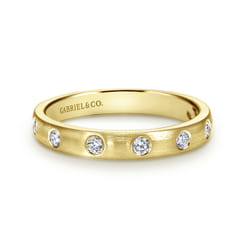 Vitoria - 14k Yellow Gold Flush Set Round 7 Stone Diamond Anniversary Band
