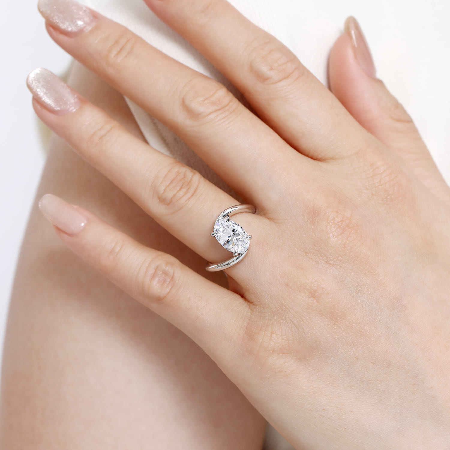Lidya - 14K White Gold Bypass Oval Diamond Engagement Ring - 0.08 ct - Shot 6