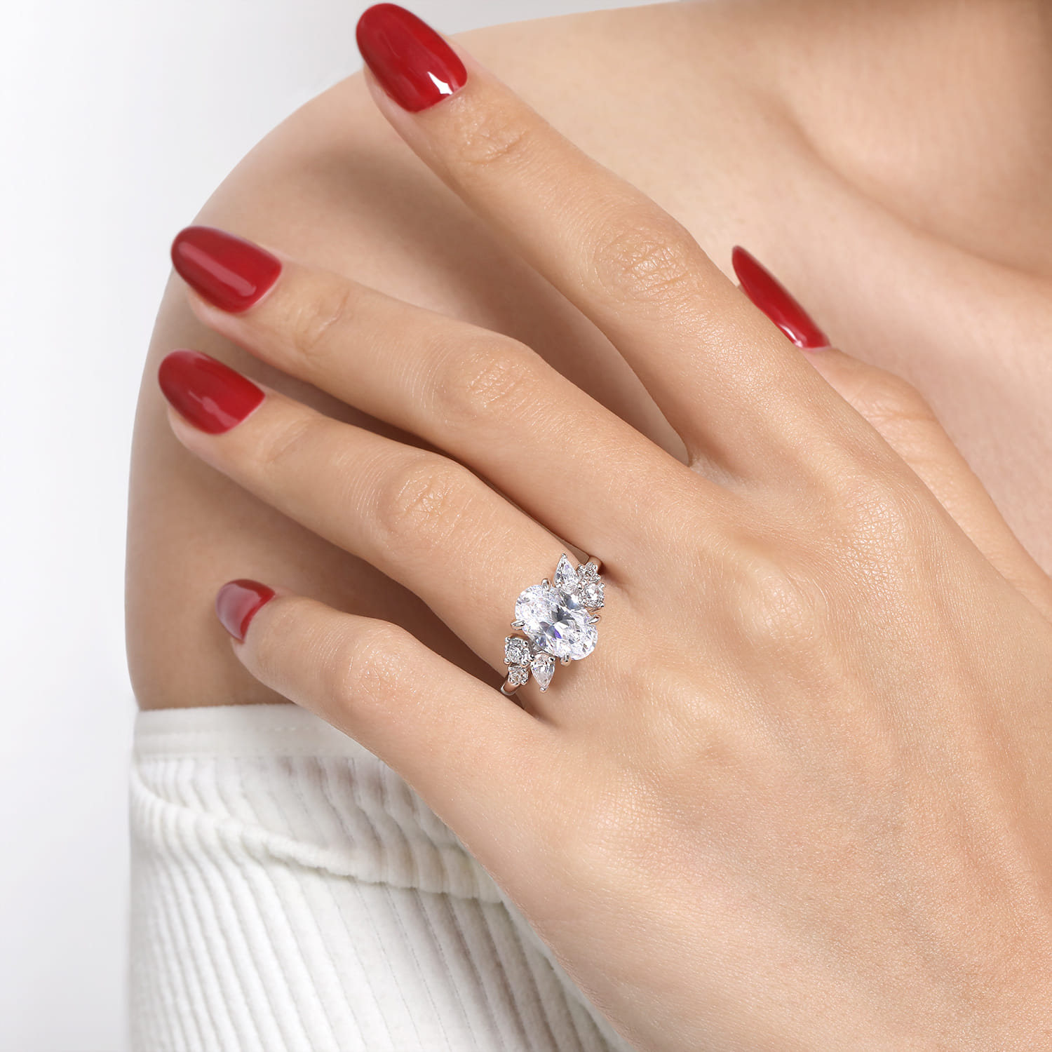 Willa - 14K White Gold Asymmetrical Burst Oval Diamond Engagement Ring - 0.9 ct - Shot 6
