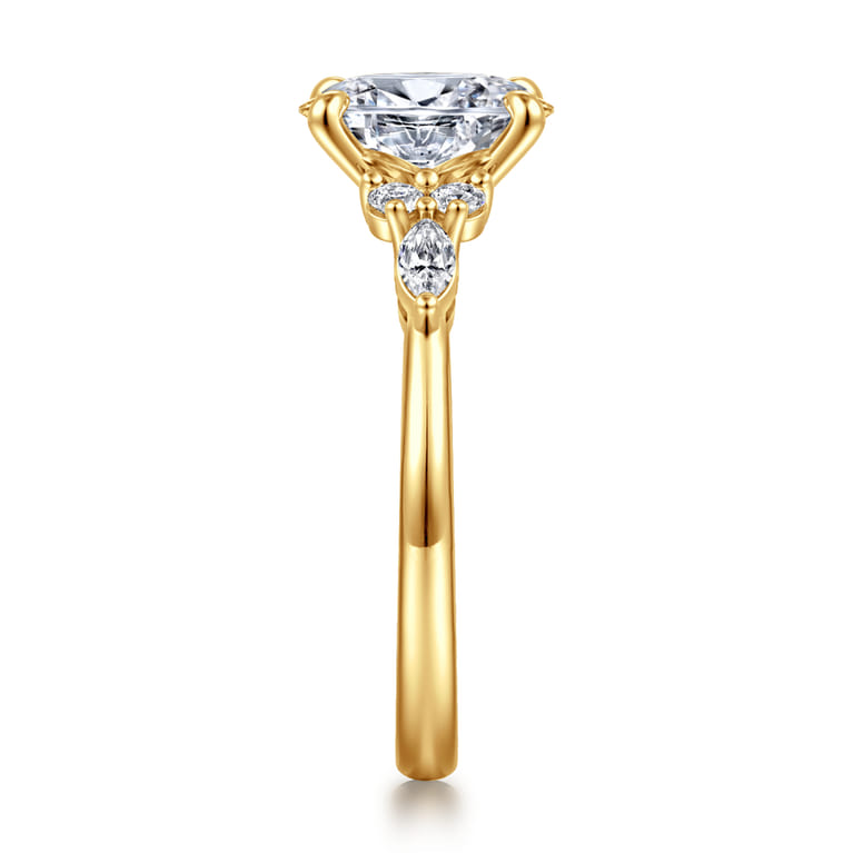 Avah - 18K Yellow Gold Oval Diamond Cluster Engagement Ring - 0.3 ct - Shot 4