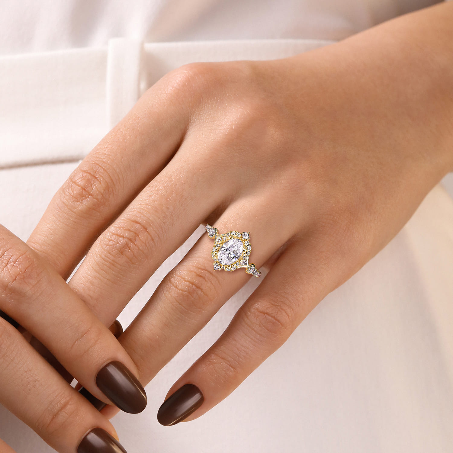 Veronique - Unique 14K Yellow Gold Vintage Inspired Oval Halo Diamond Engagement Ring - 0.4 ct - Shot 5