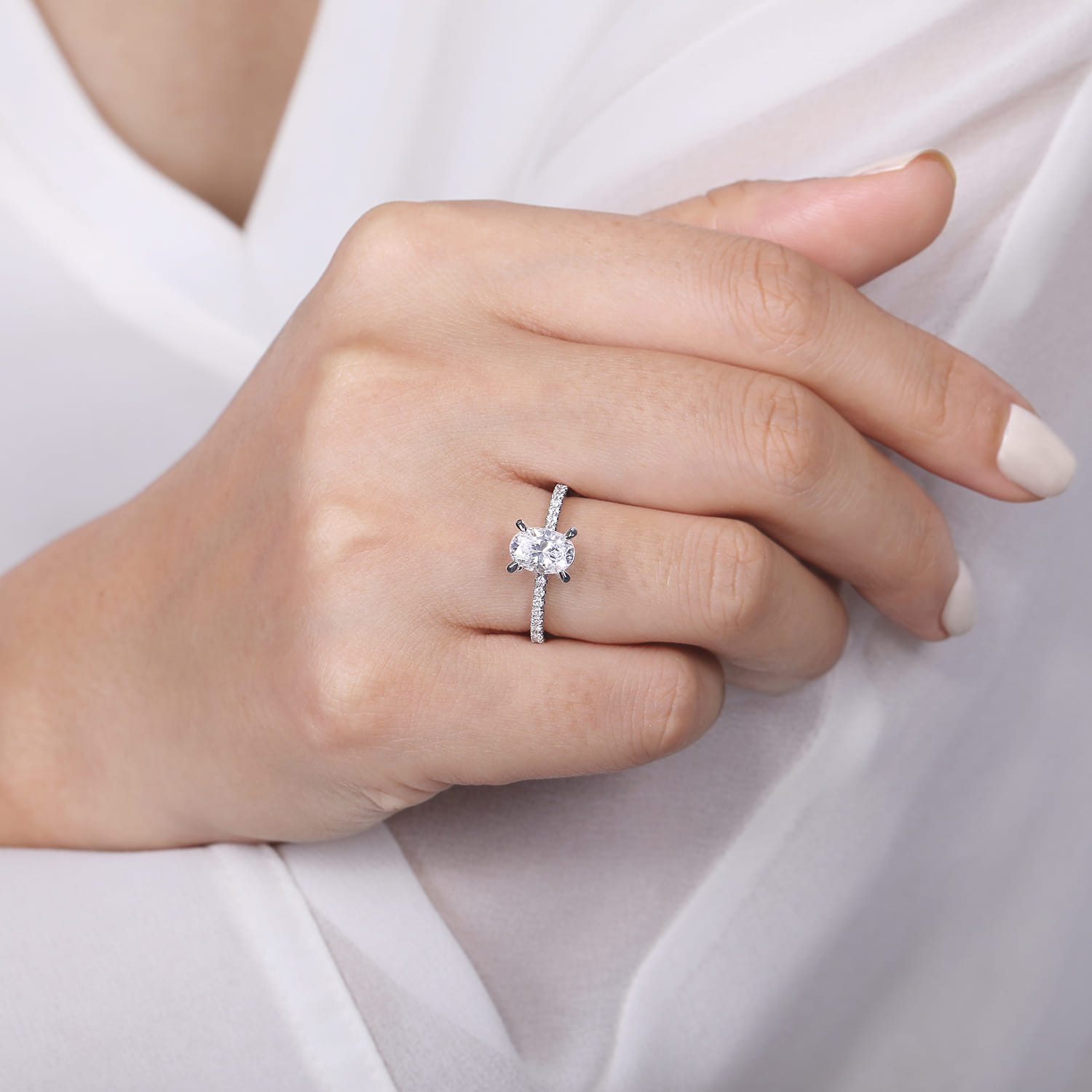 Noa - 14K White Gold Oval Diamond Engagement Ring - 0.42 ct - Shot 6