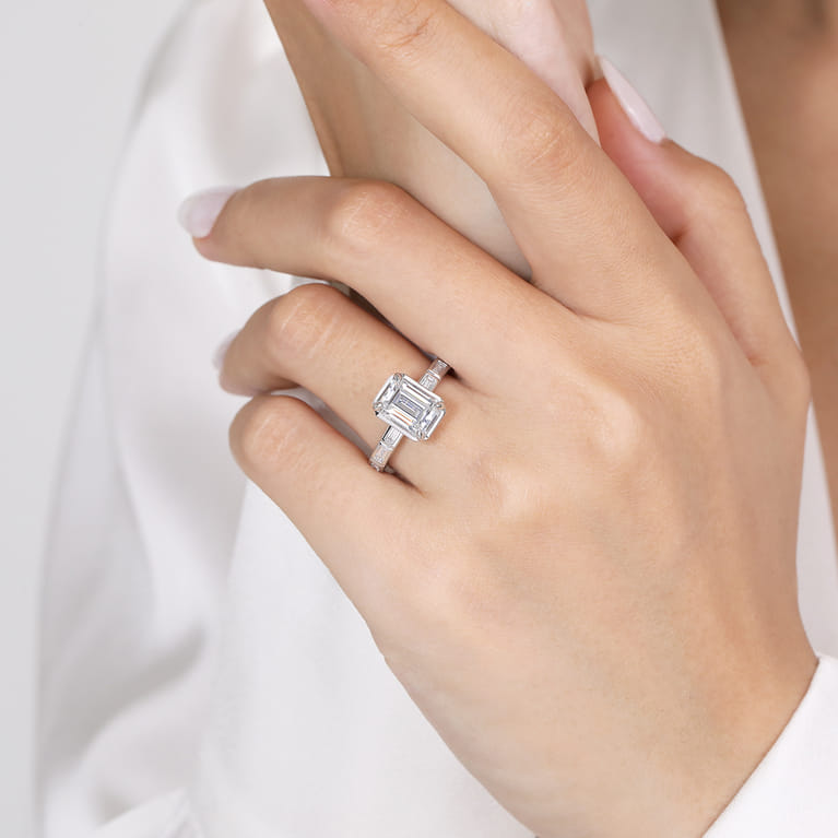 Delphe - 14K White Gold Emerald Cut Diamond Engagement Ring - 0.4 ct - Shot 6