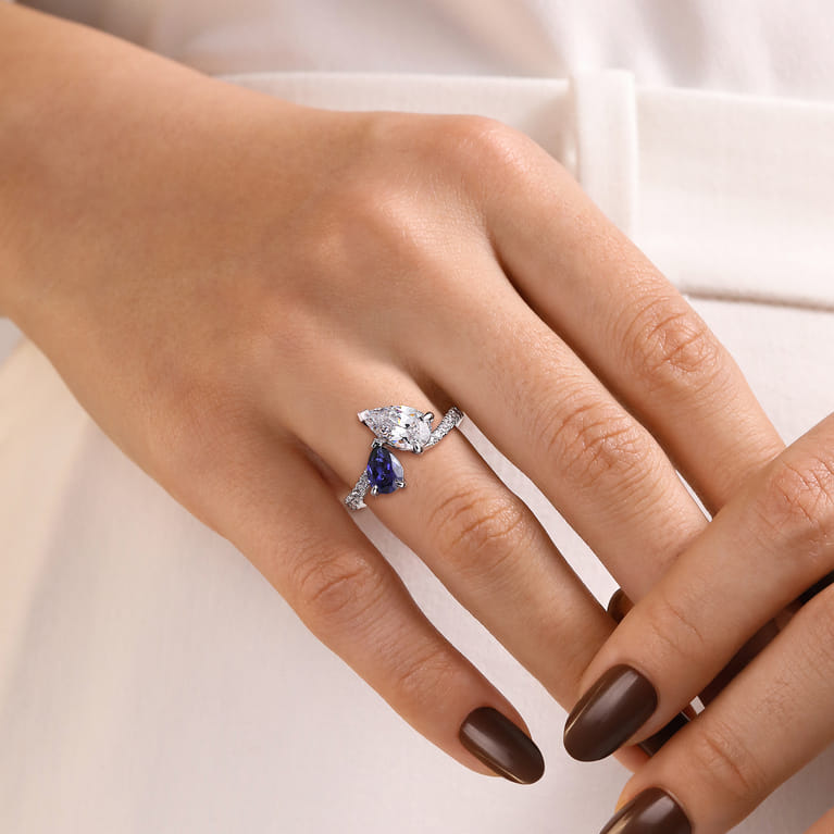 Chessie - 14K White Gold Toi et Moi Pear Shape Sapphire and Diamond Engagement Ring - 0.23 ct - Shot 6