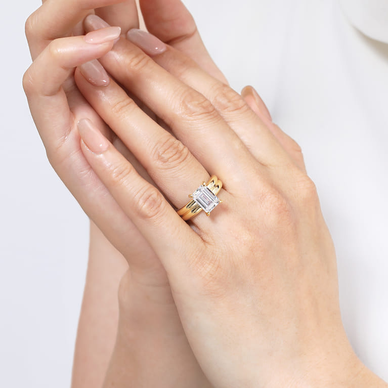 Robin - 14K Yellow Gold Emerald Cut Diamond Engagement Ring - 0.1 ct - Shot 6