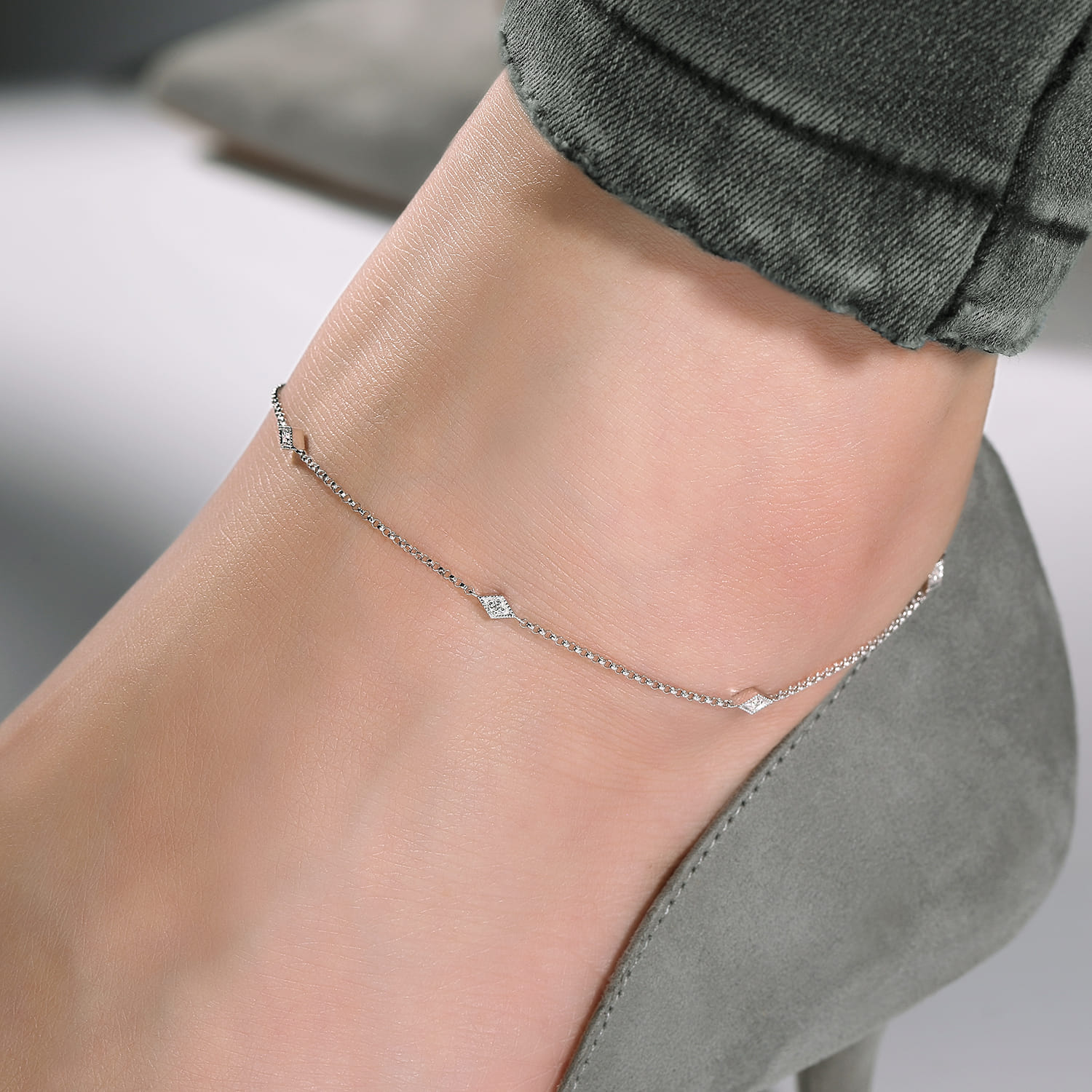 Ankle Bracelet with Shaped Diamond Stations in 14K White Gold, photograph 3