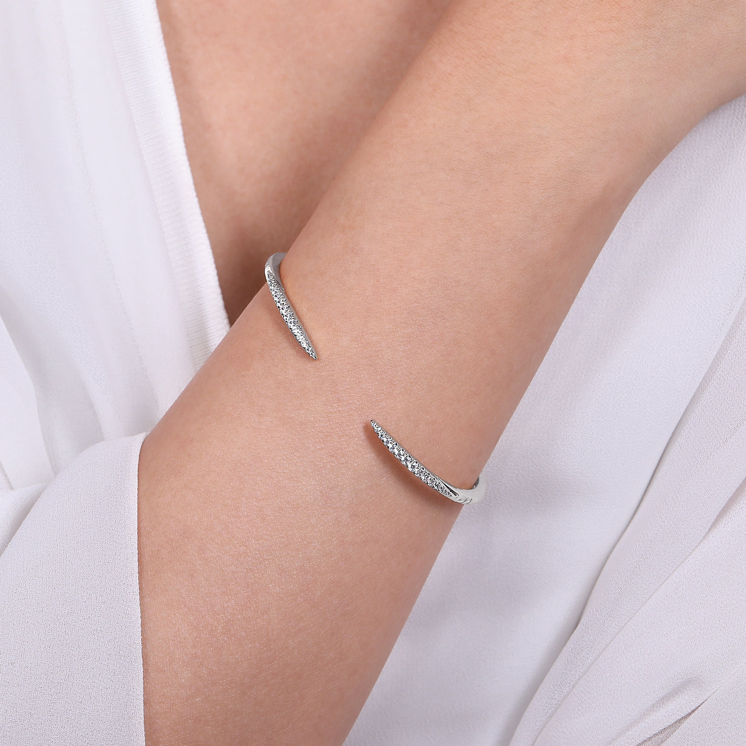 Split Diamond Spike Bangle Bracelet in 14K White Gold, photograph 4