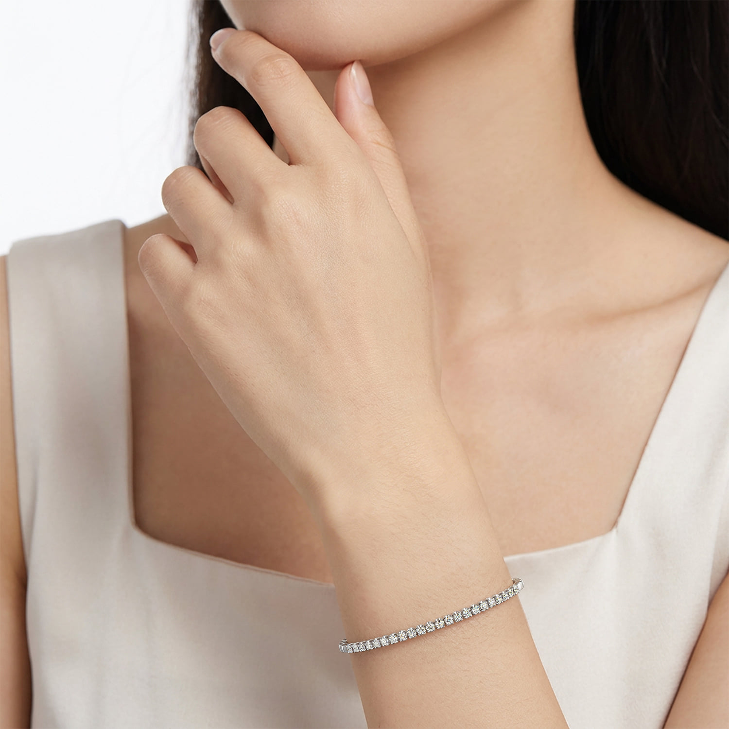 Tiger Claw Set Diamond Split Bangle Bracelet in 14K White Gold, photograph 4