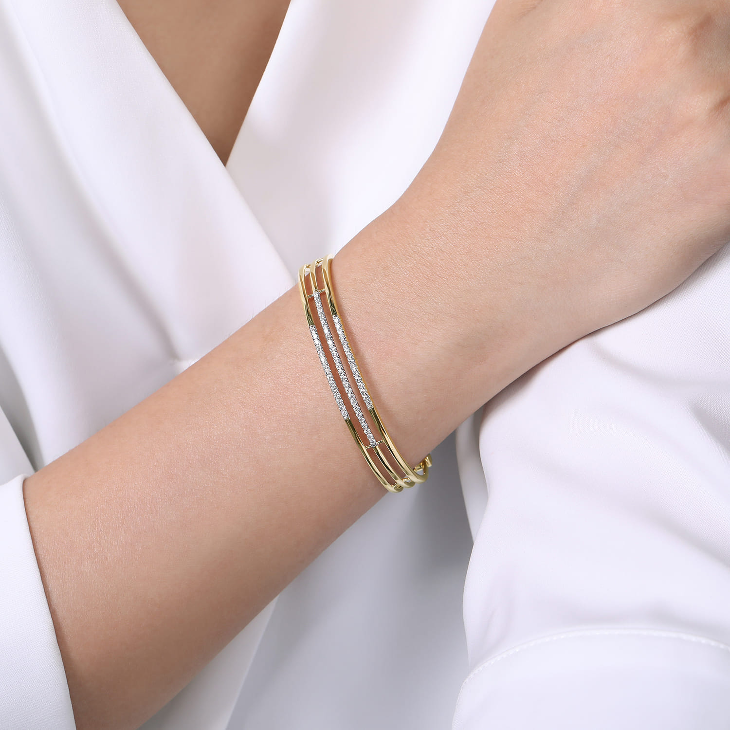 Chain Link Bangle with Diamond Frame in 14K Yellow Gold, photograph 4