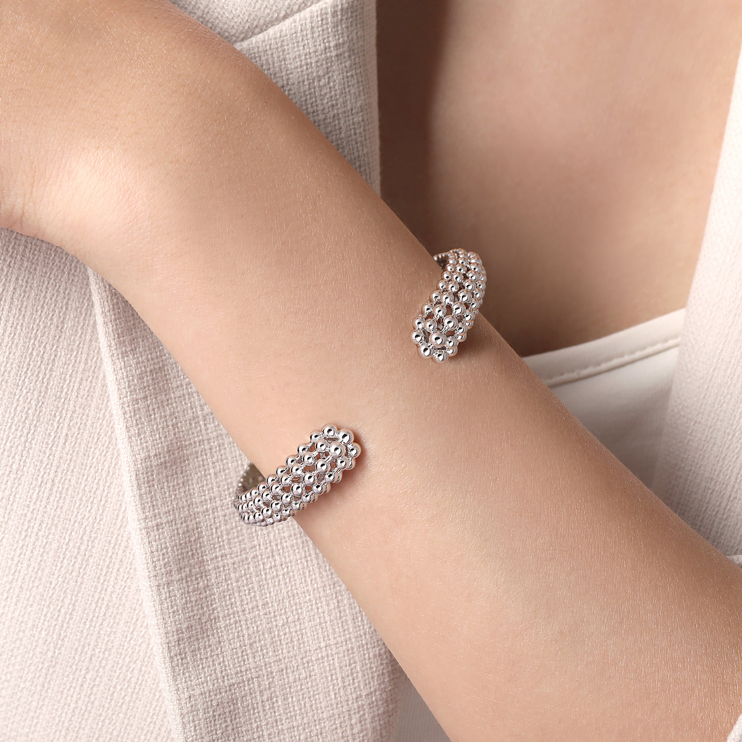 Bujukan Beaded Split Bangle in Sterling Silver, photograph 4