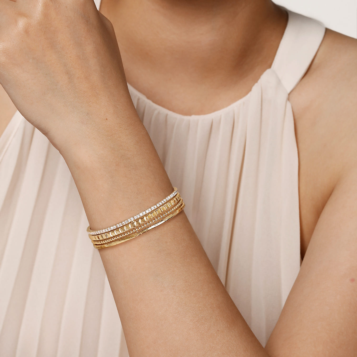 Diamond Bujukan Easy Stackable Bangle in 14K Yellow Gold, photograph 4