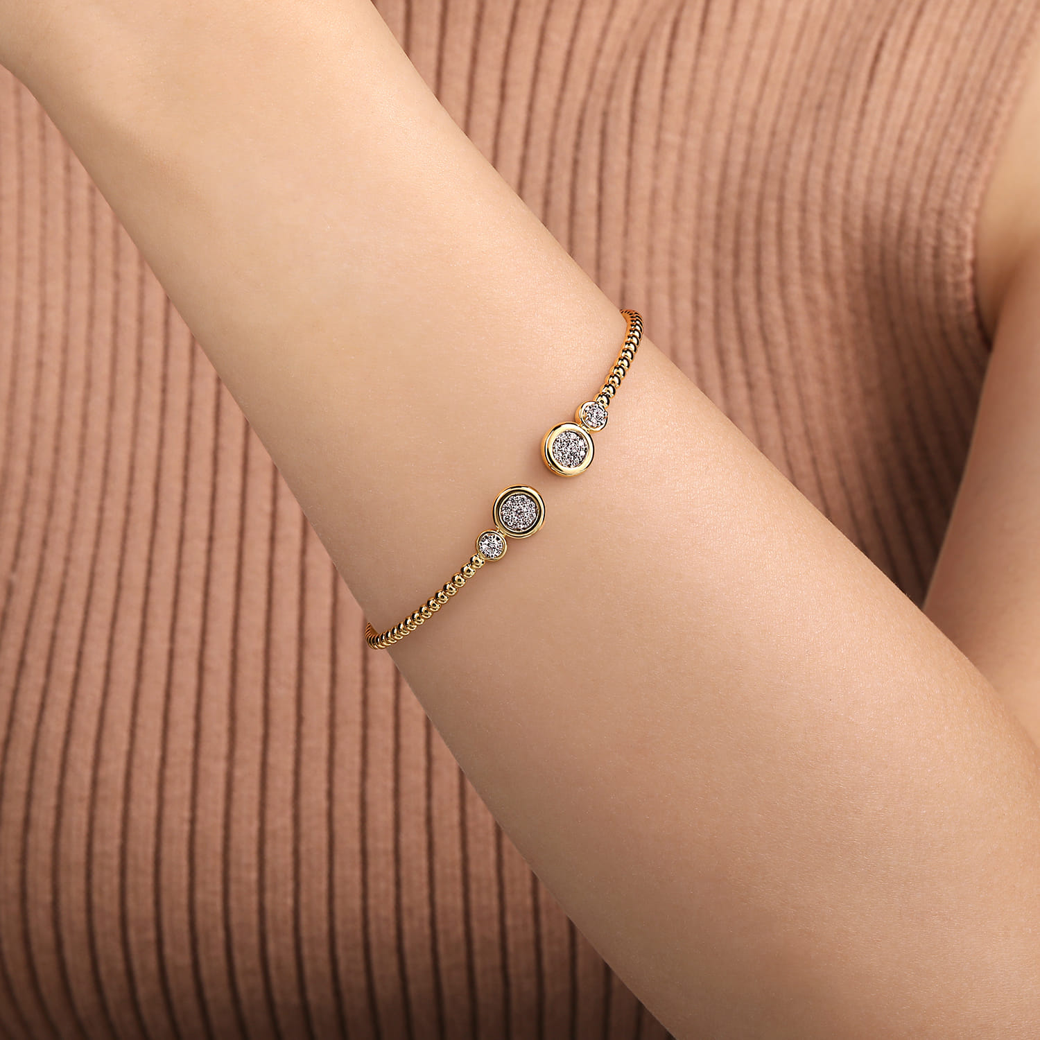 Diamond Bujukan Bangle in 14K White/Yellow Gold, photograph 4
