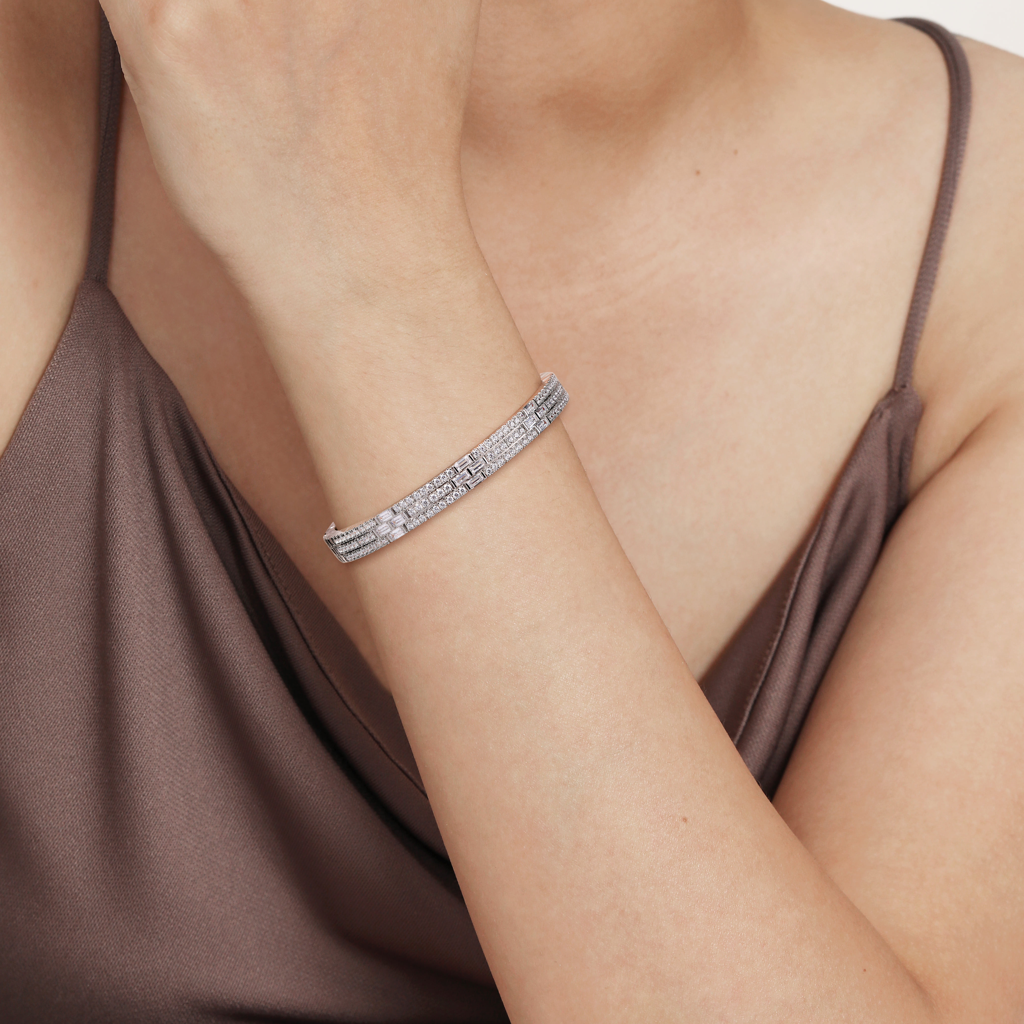 Diamond Cuff Bangle Bracelet in 14K White Gold, photograph 4