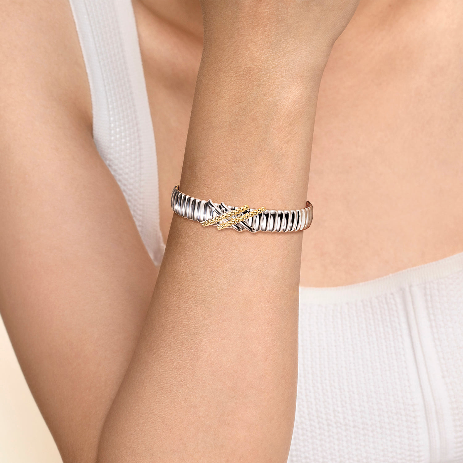 and Bujukan Shrimp Criss Cross Bangle Bracelet in 14K Yellow Gold, photograph 4