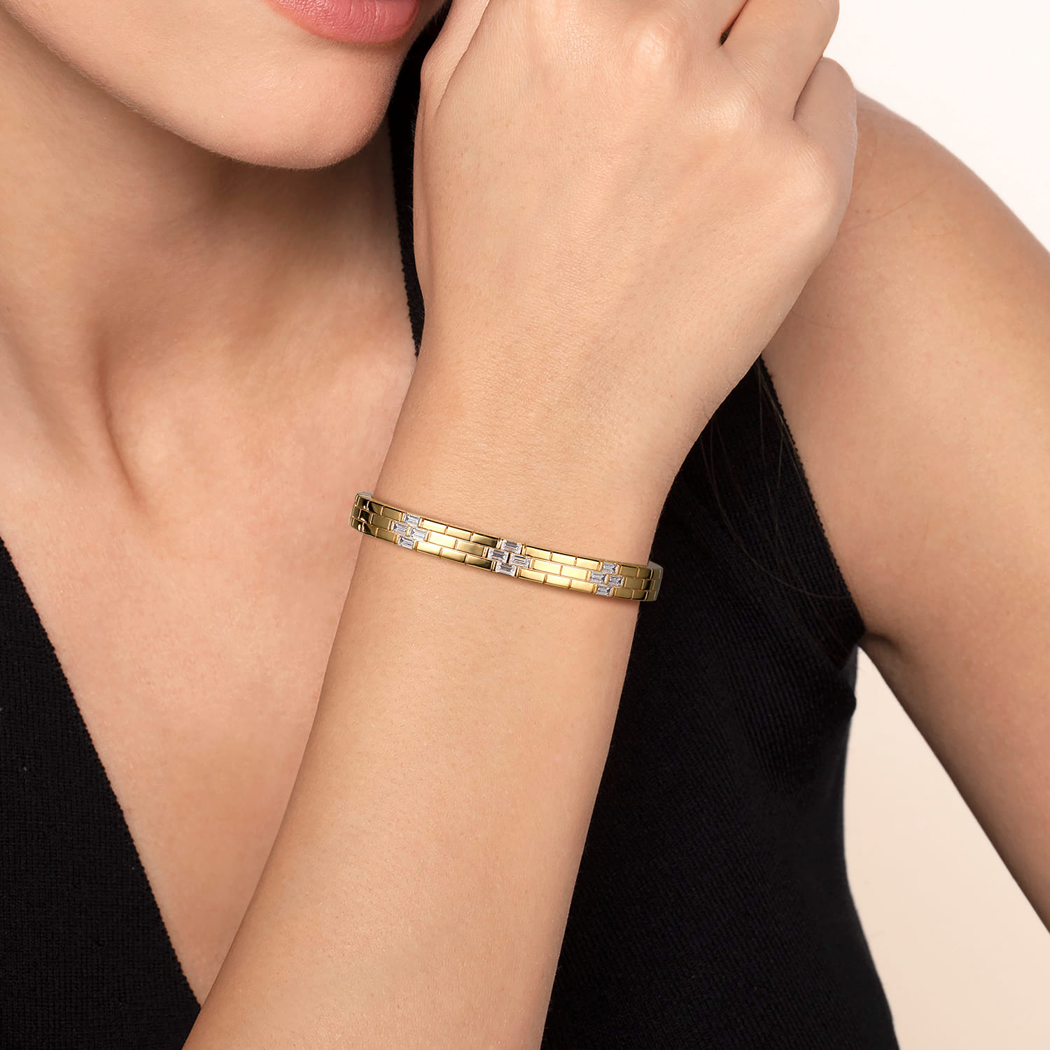 Diamond Station Bangle Bracelet in 18K Yellow Gold, photograph 4