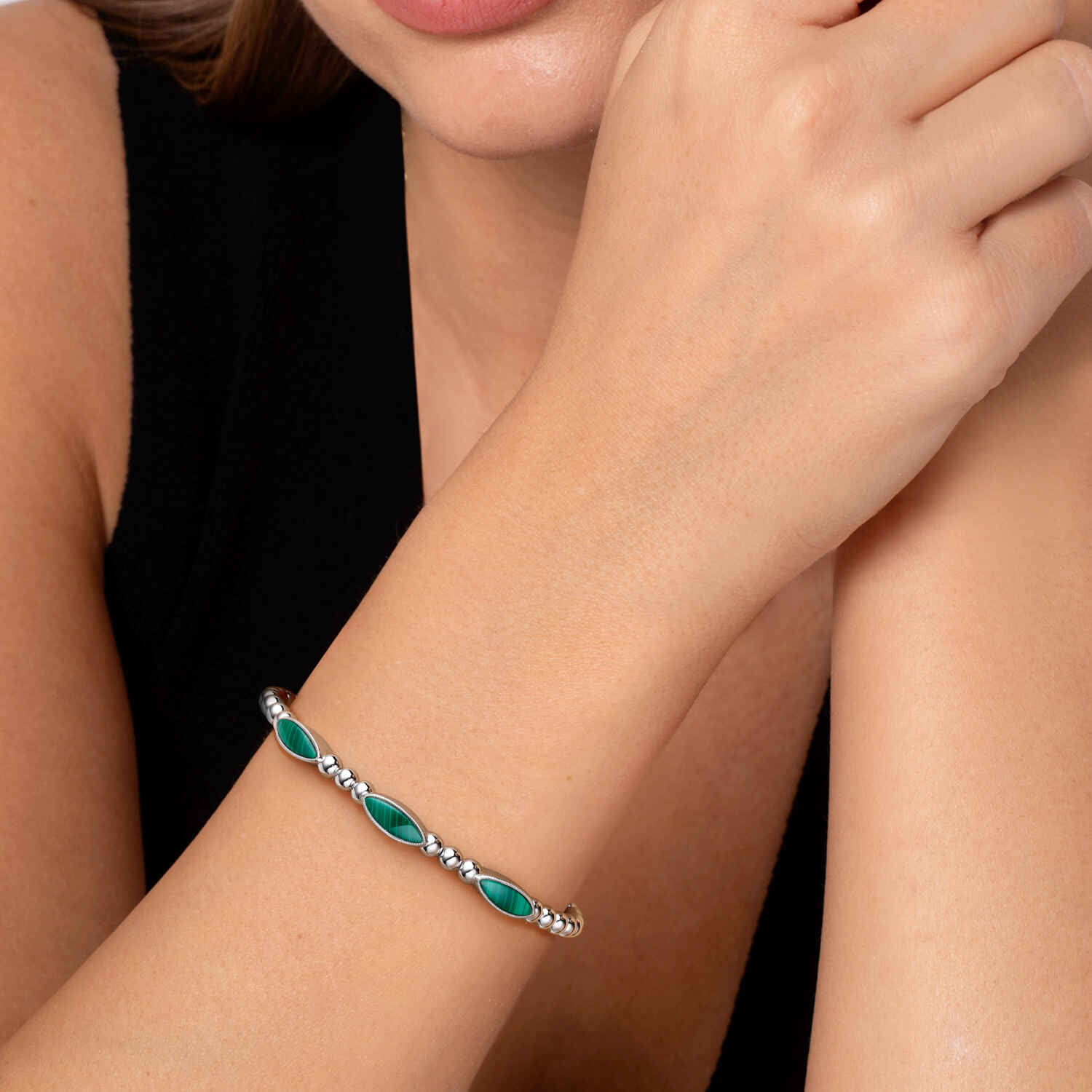 Malachite Station Bujukan Split Bangle Bracelet in Sterling Silver, photograph 4