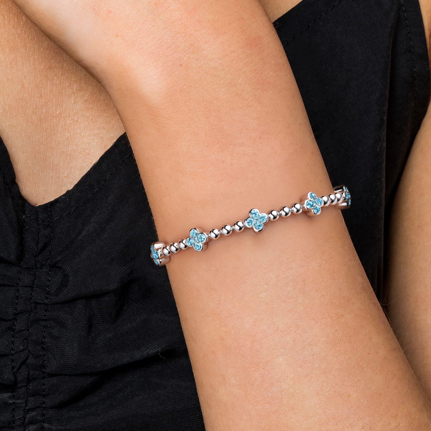 Blue Topaz Clover Bujukan Split Bangle Bracelet in Sterling Silver, photograph 4