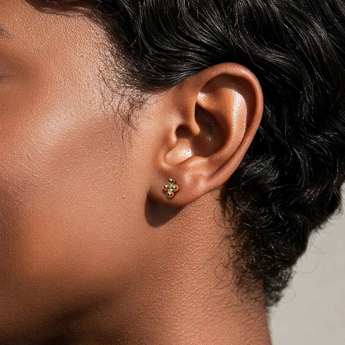 Bujukan Plain Stud Earrings in 14K Yellow Gold, photograph 3