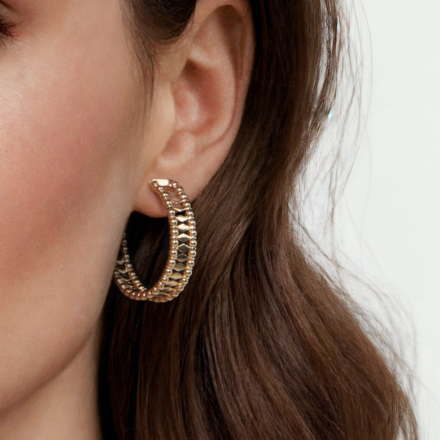 Classic Hoop Earrings 30mm Bujukan in 14K Yellow Gold, photograph 4