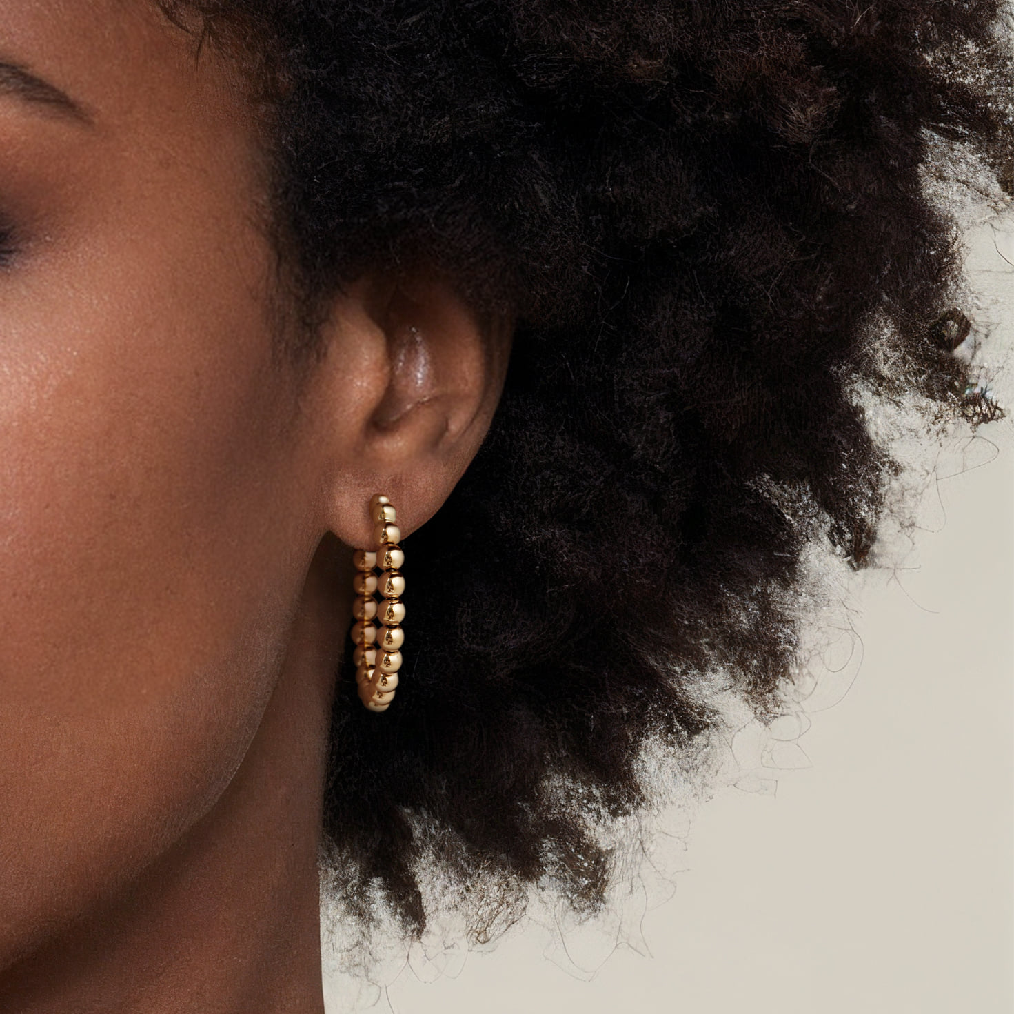 Beaded Classic Hoop Earrings 30mm in 14K Yellow Gold, photograph 2