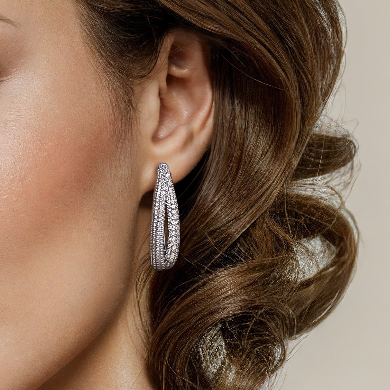 Bujukan White Sapphire 30mm Intricate Hoop Earrings in Sterling Silver, photograph 4
