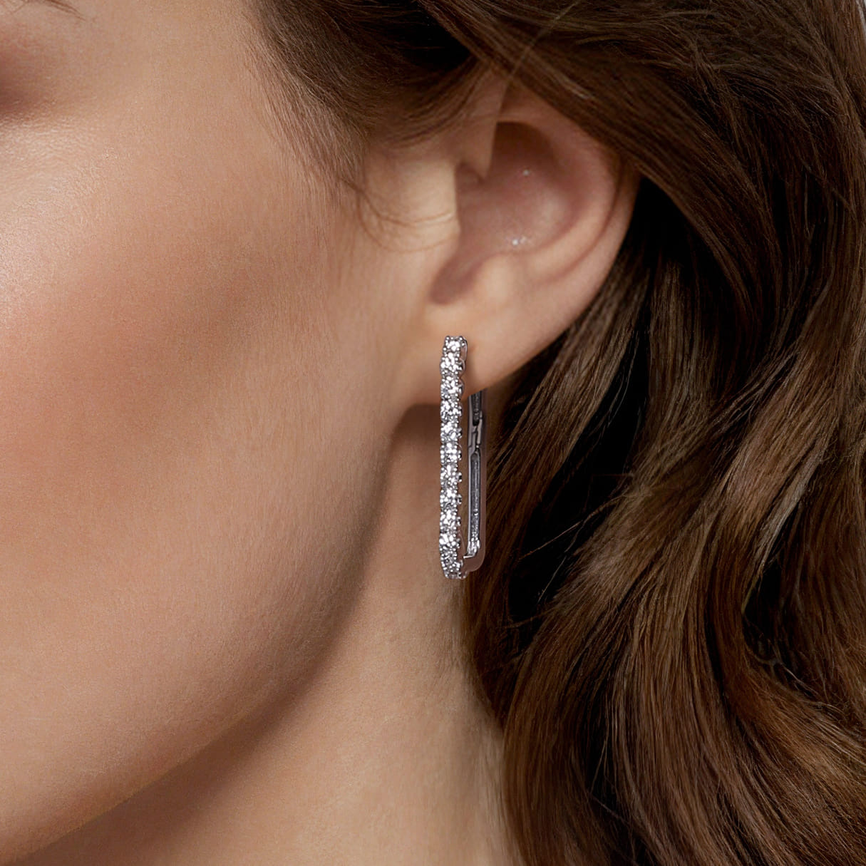 Diamond Classic Paperclip Hoop Earrings in 14K White Gold, photograph 4