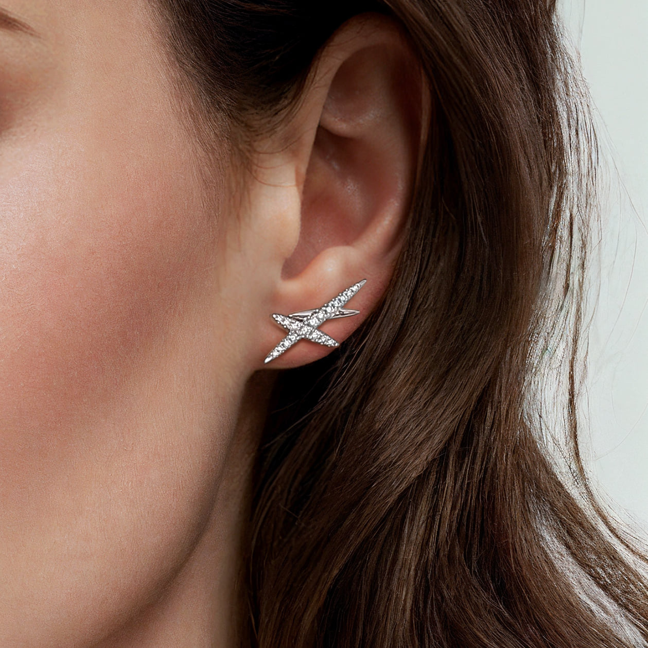 Graduating Diamond Spike Ear Climber Stud Earrings in 14K White Gold, photograph 4