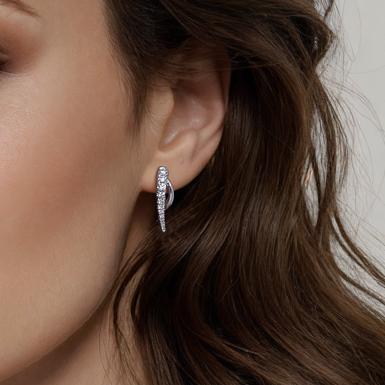 Graduating Diamond Spike Huggie Earrings in 14K White Gold, photograph 4