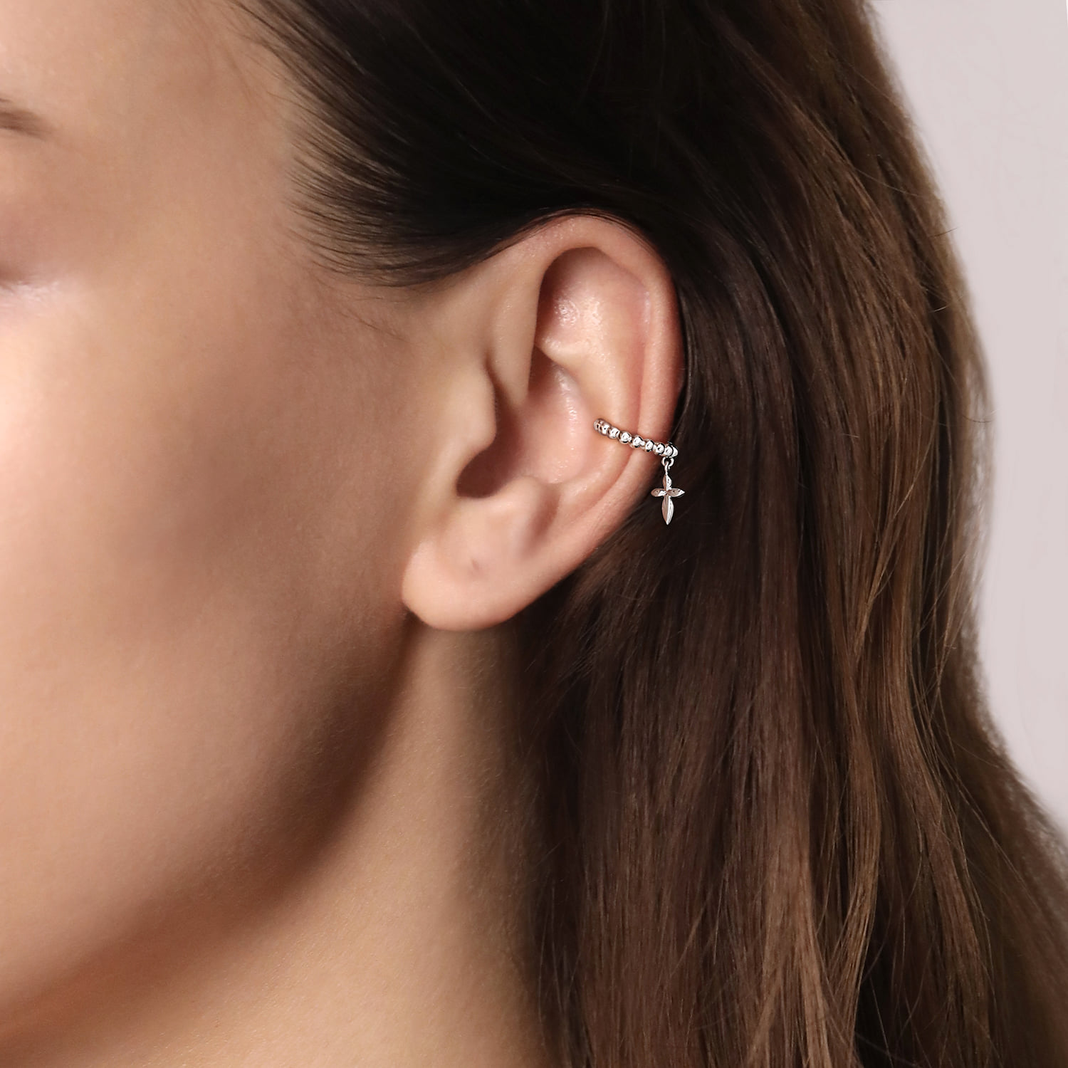 Single Bujukan Ear Cuff with Cross Charm in 14K White Gold, photograph 3