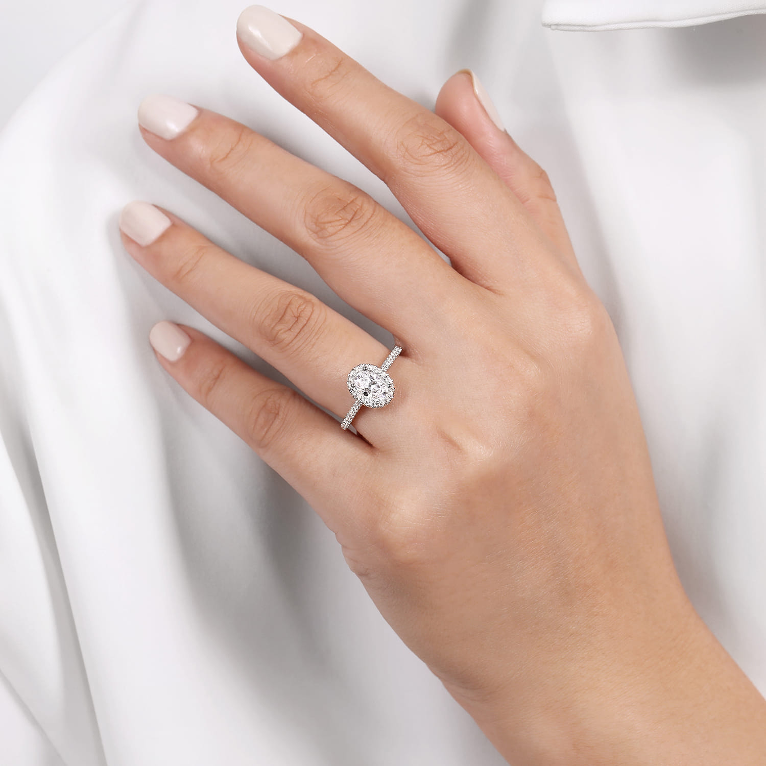 Oval Halo Diamond Engagement Ring in 14K White Gold, photograph 6