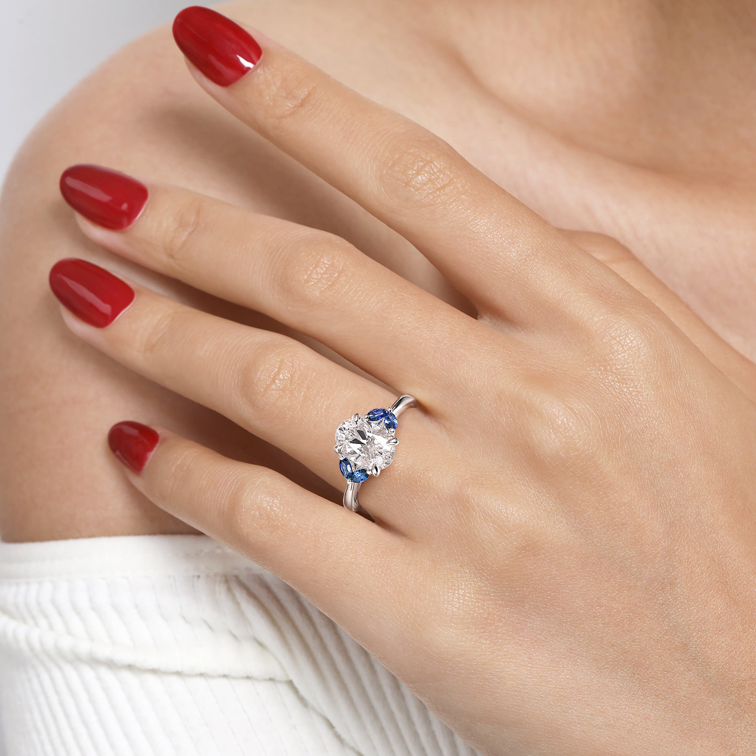 Oval Diamond Engagement Ring in 14K White Gold, photograph 6