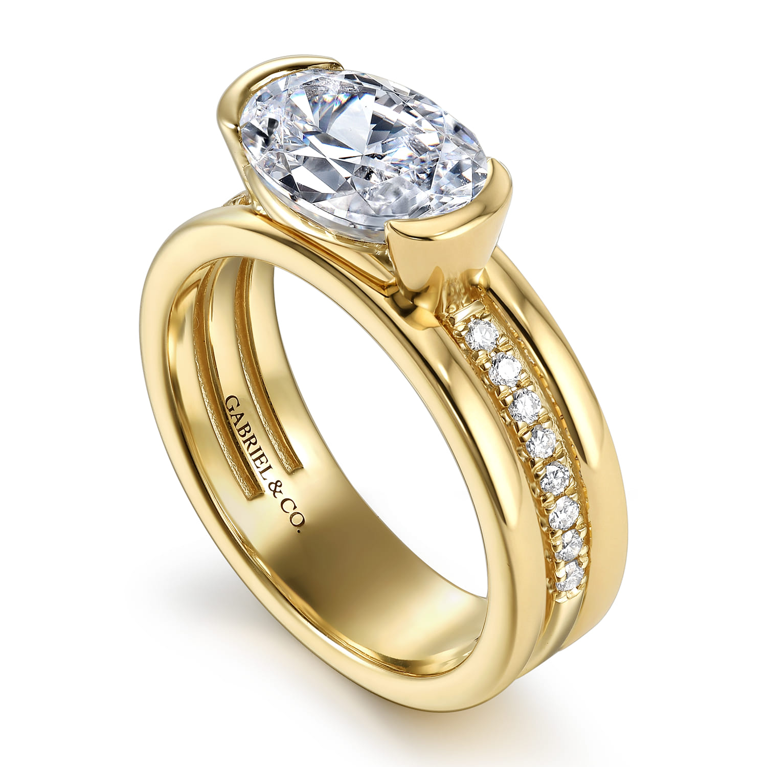 Oval Diamond Engagement Ring in 14K Yellow Gold, photograph 3