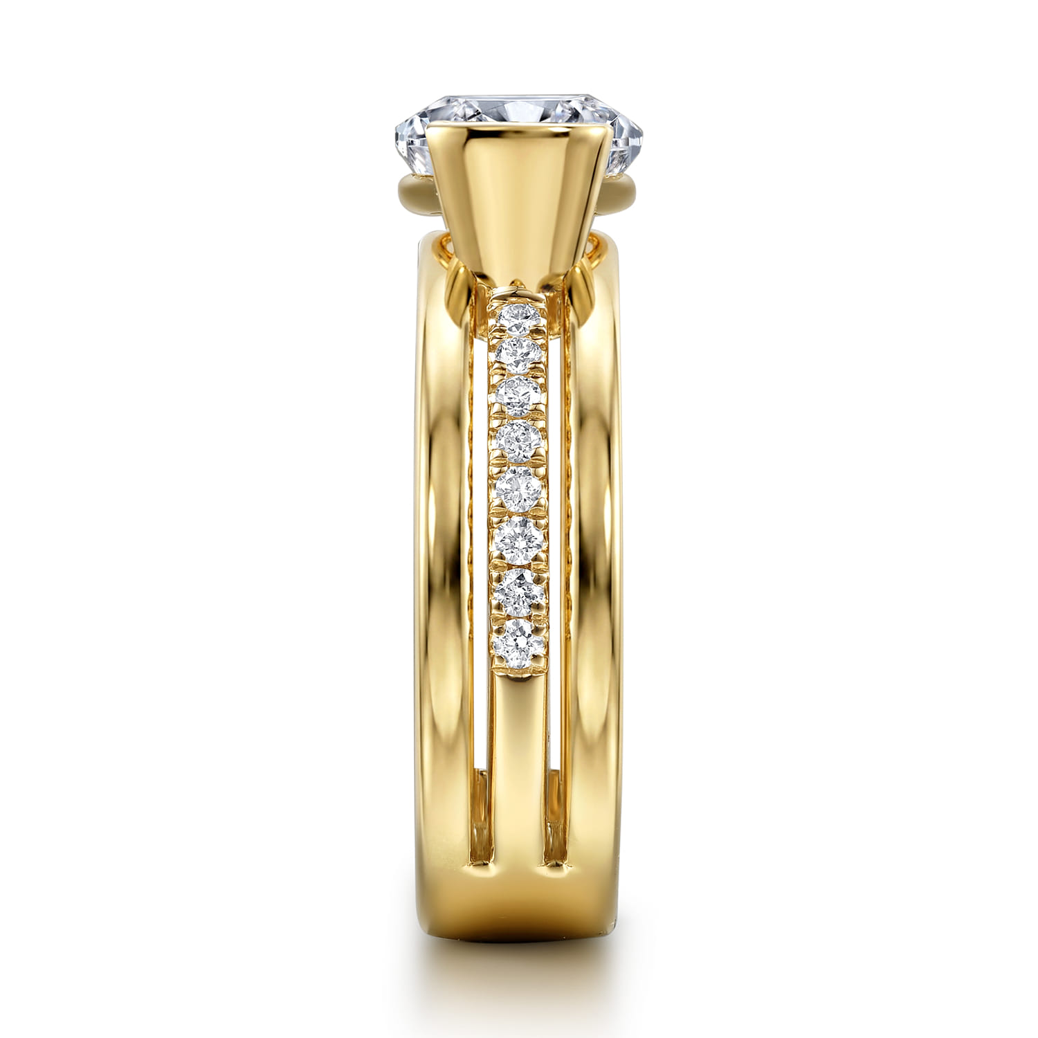 Oval Diamond Engagement Ring in 14K Yellow Gold, photograph 5