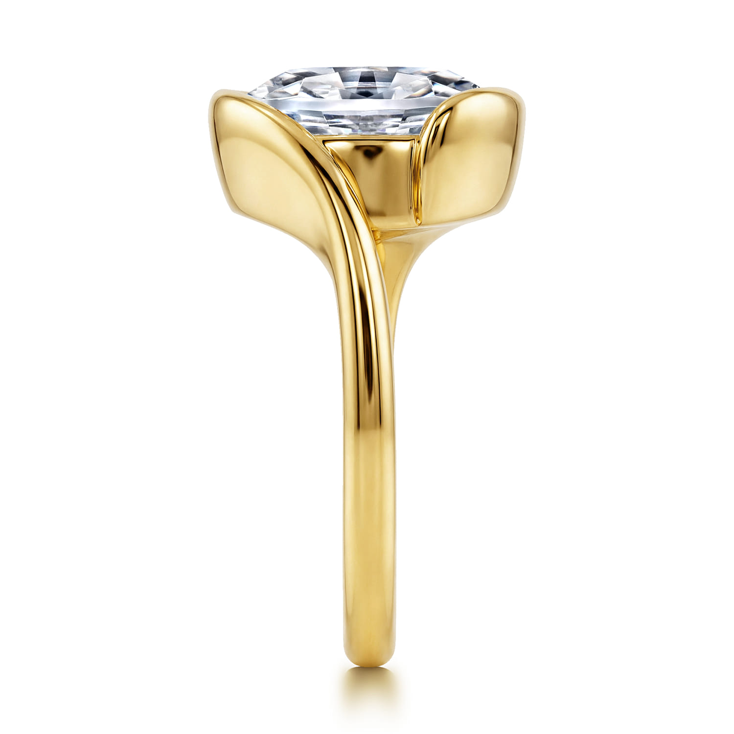 Oval Solitaire Diamond Engagement Ring in 14K Yellow Gold, photograph 5