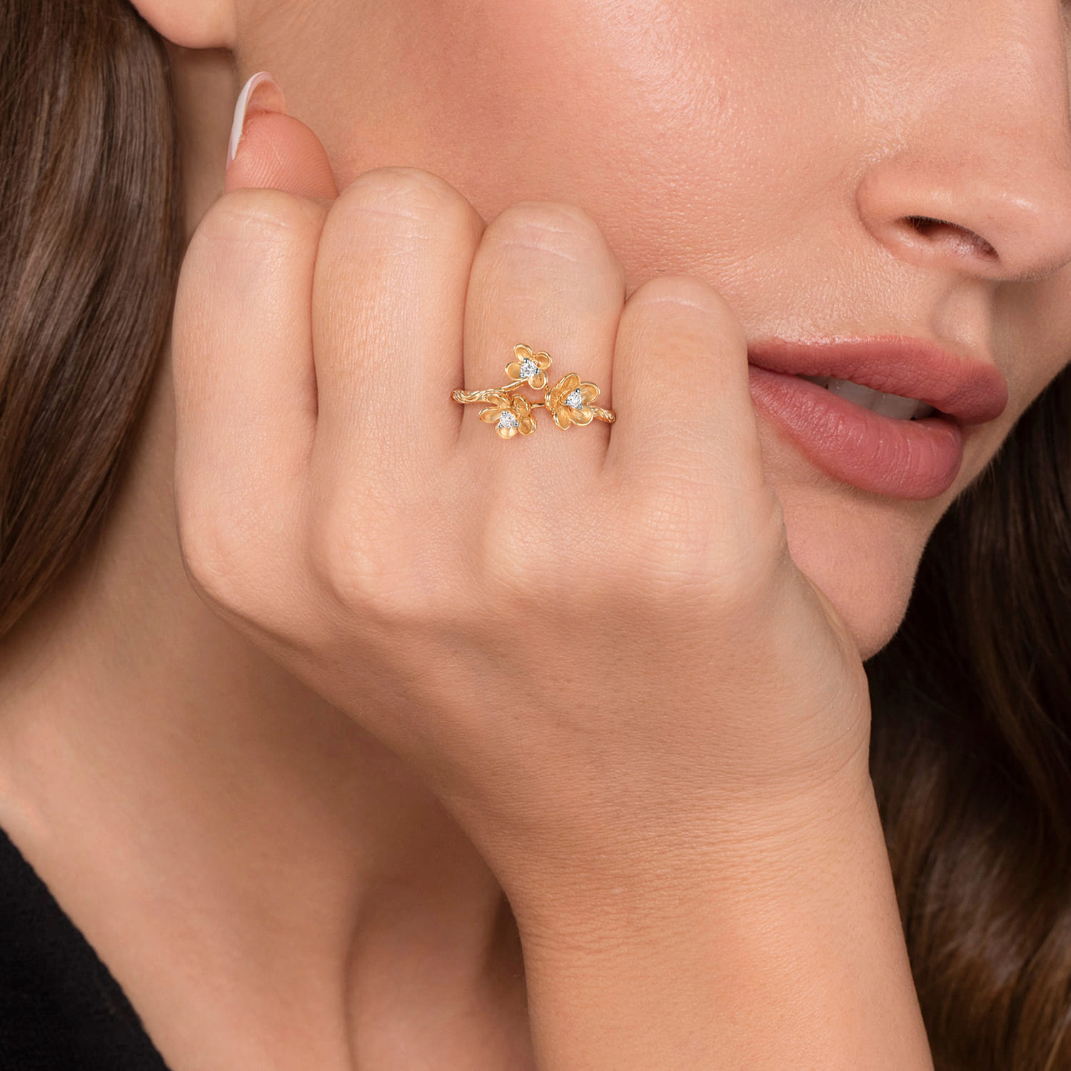 Engraved Floral Diamond Ring in 14K Yellow Gold, photograph 4