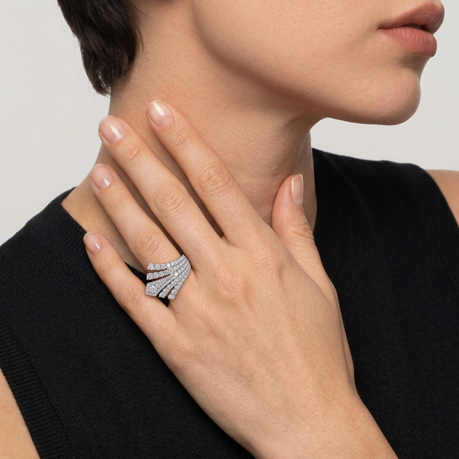 Horizontal Diamond Fan Ring in 18K White Gold, photograph 5