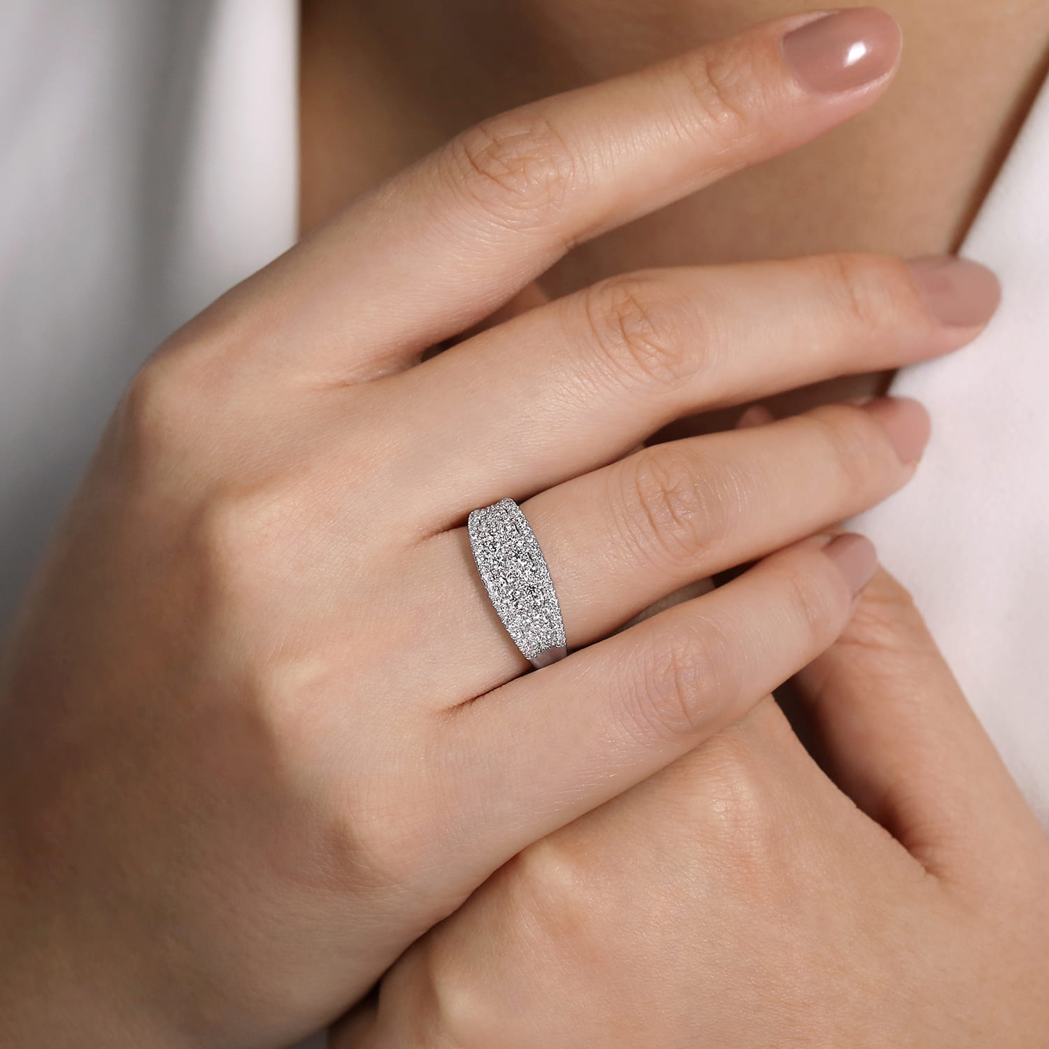 Curved Pave Diamond Ring in 14K White Gold, photograph 5