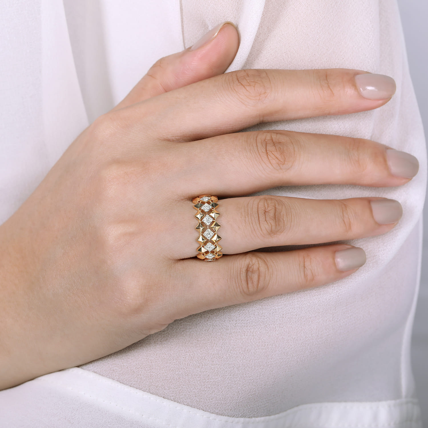 Geometric Diamond Station Grommet Ring in 14K Yellow Gold, photograph 5