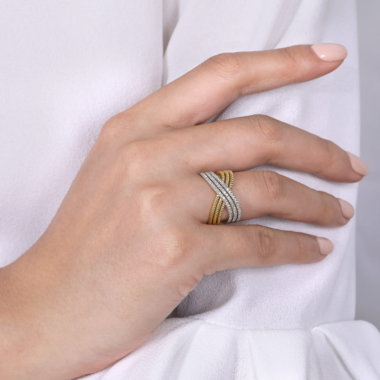 Twisted Rope and Diamond Criss Cross Ring in 14K Yellow Gold, photograph 5