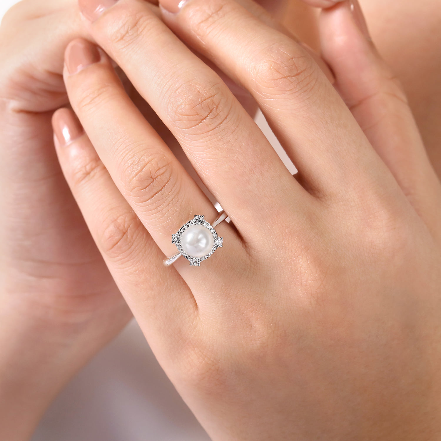 Pearl Ring with Diamond Halo in 14K White Gold, photograph 5