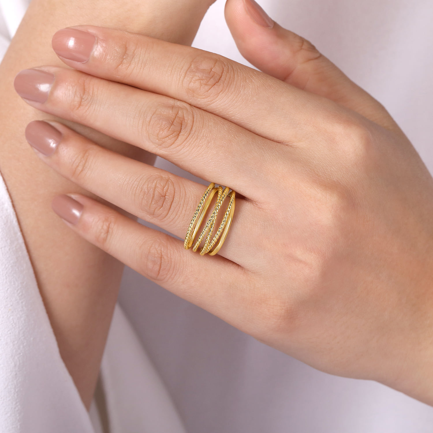 Wide Intersecting Twisted Rope Ring in 14K Yellow Gold, photograph 4