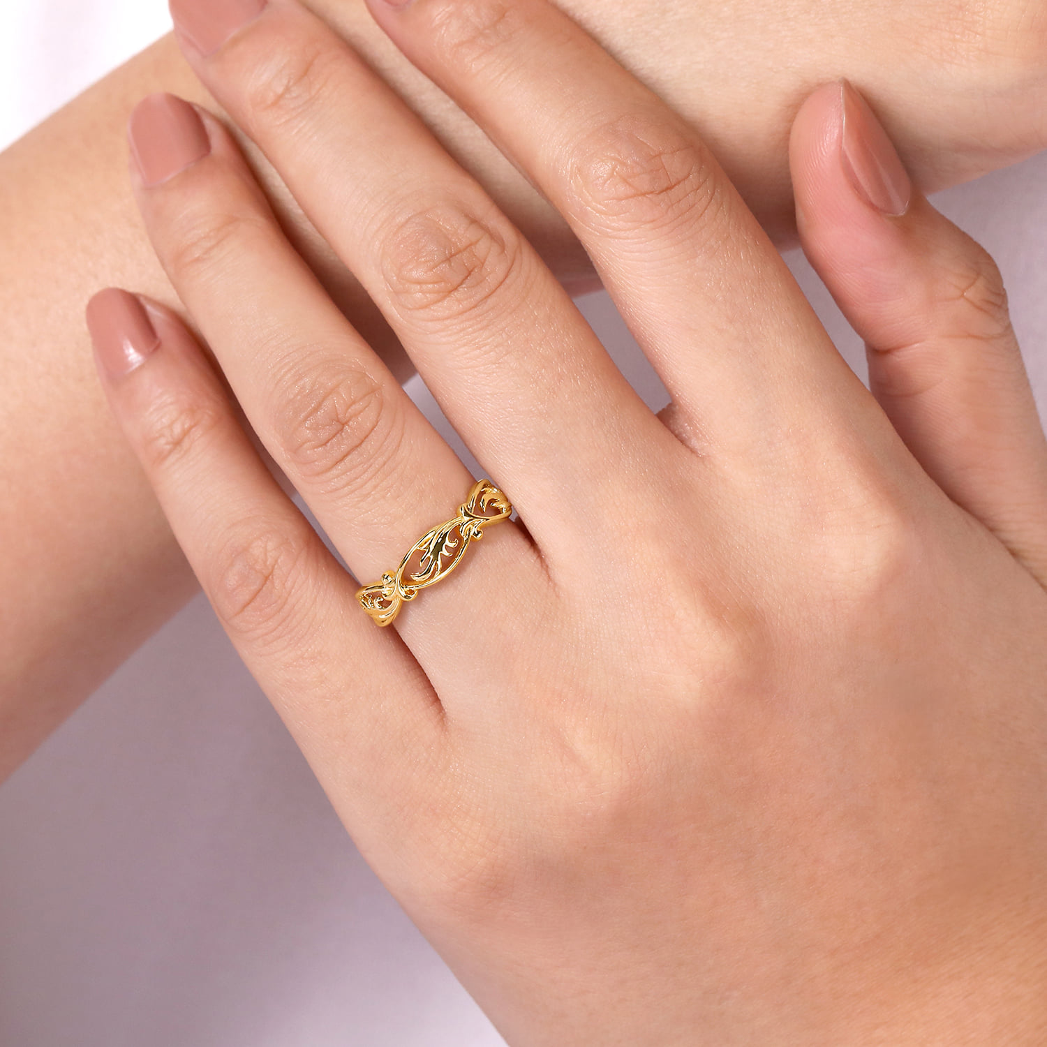Filigree Floral Ring in 14K Yellow Gold, photograph 5