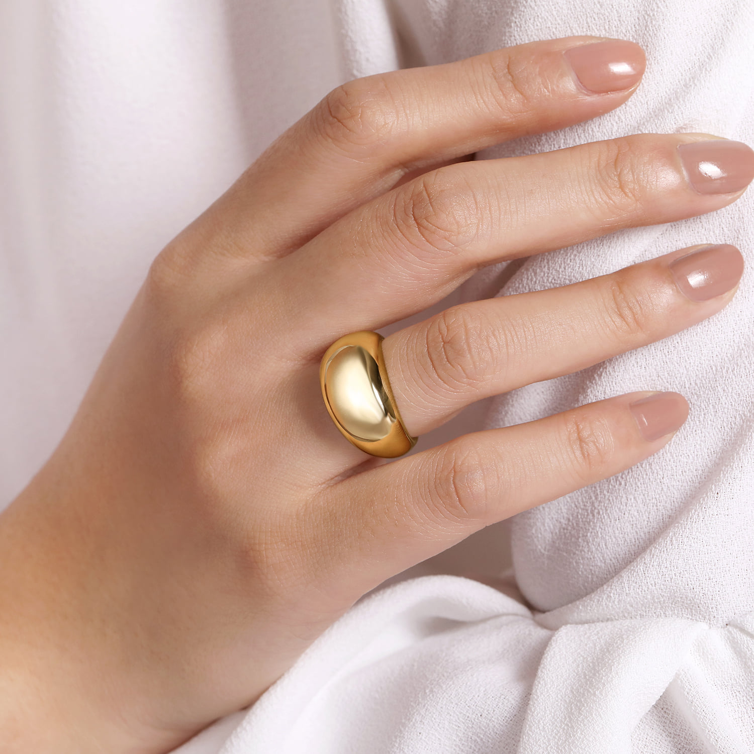 High Polished Dome Ring in 14K Yellow Gold, photograph 5