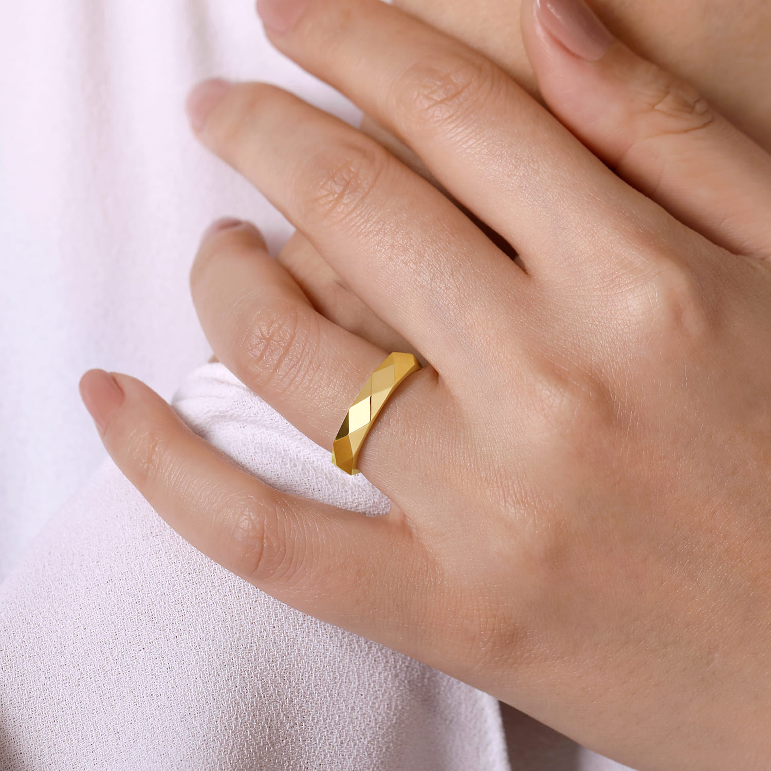 Faceted Stackable Cigar Band in 14K Yellow Gold, photograph 5