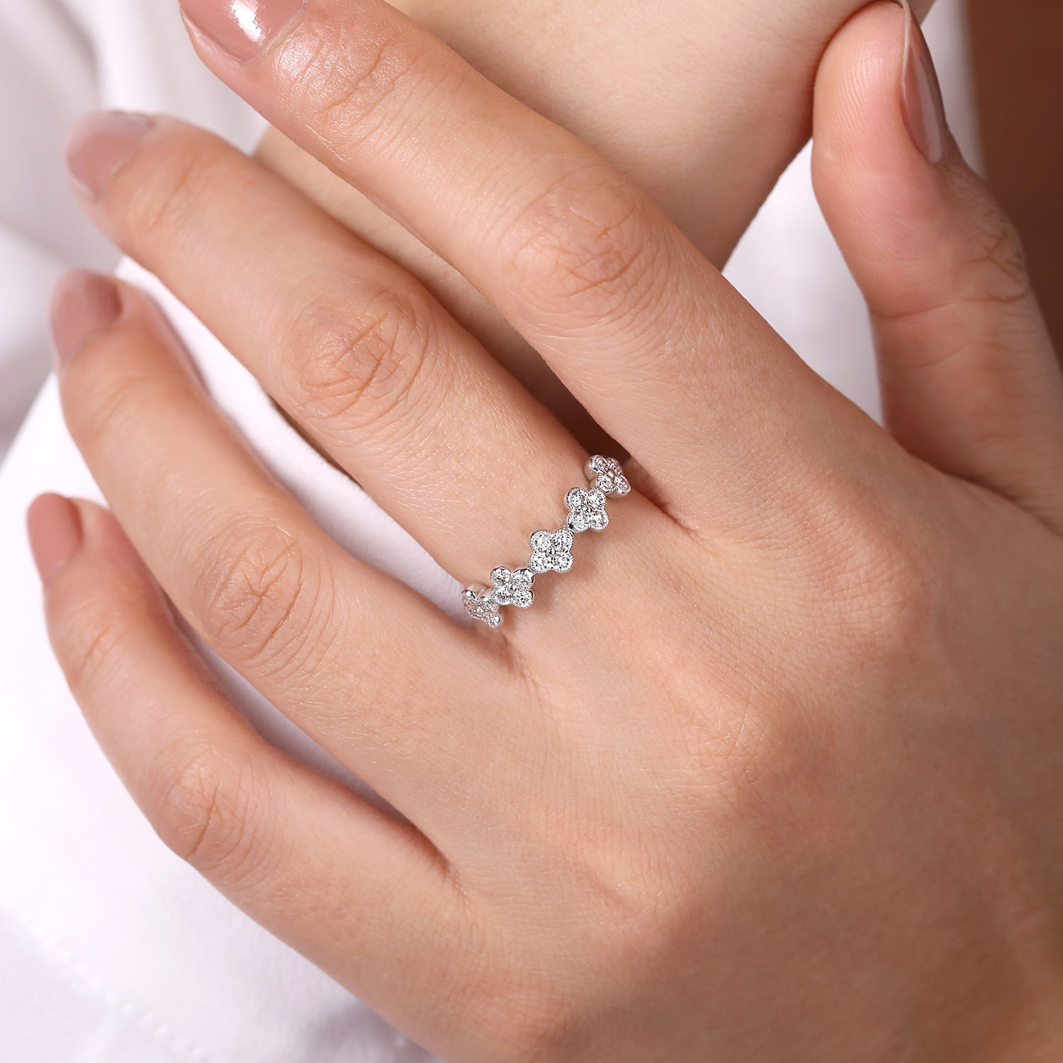 Diamond Clover Station Ring in 14K White Gold, photograph 5