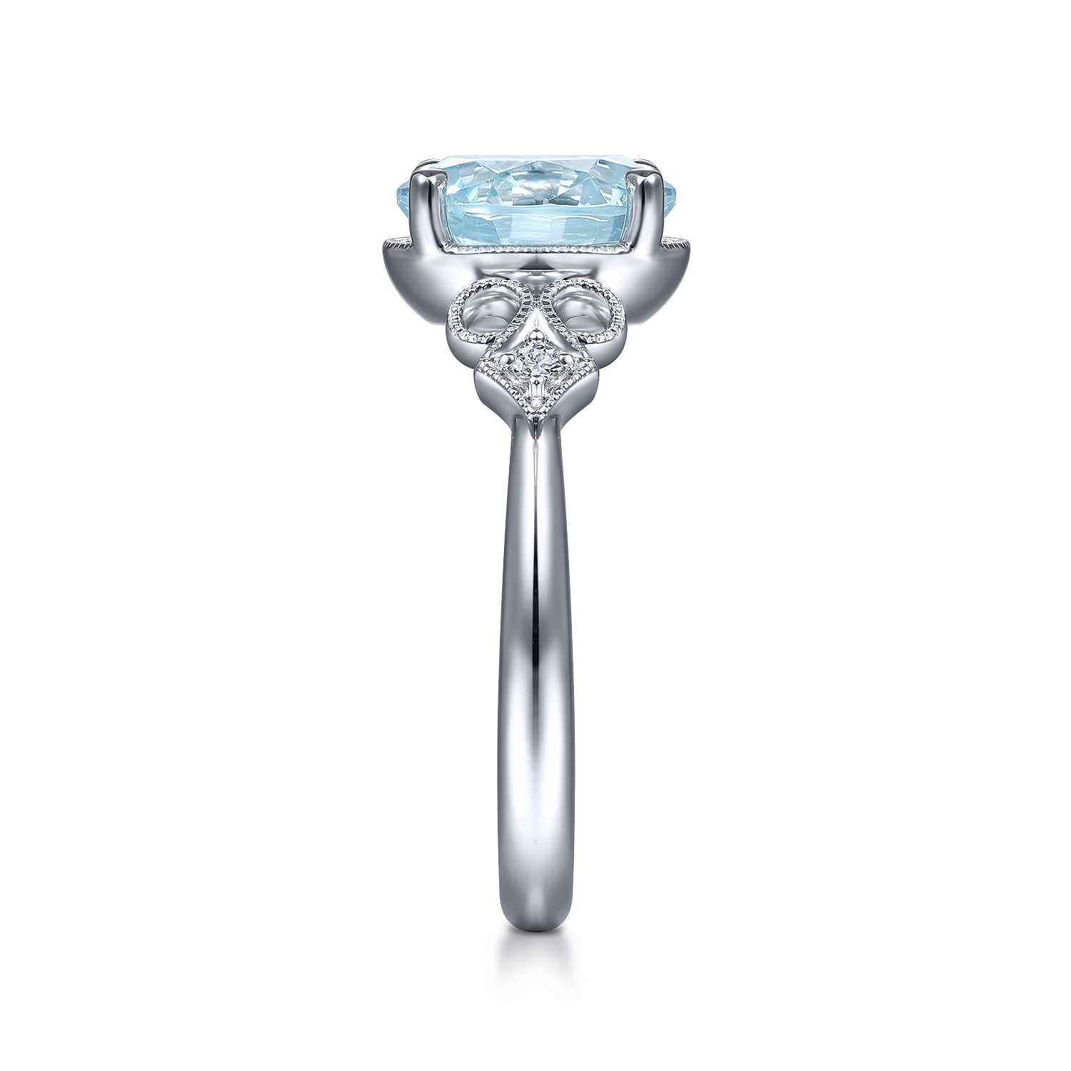 Vintage Diamond and Sky Blue Topaz Ring in 14K White Gold, photograph 4